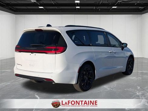 New 2026 Chrysler Pacifica Select w/ S Appearance Package FWD image 5