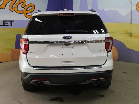 Used 2018 Ford Explorer XLT w/ Equipment Group 202A AWD/4WD image 7