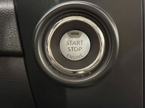 Used 2022 Nissan Titan SV w/ SV Convenience Package RWD image 21