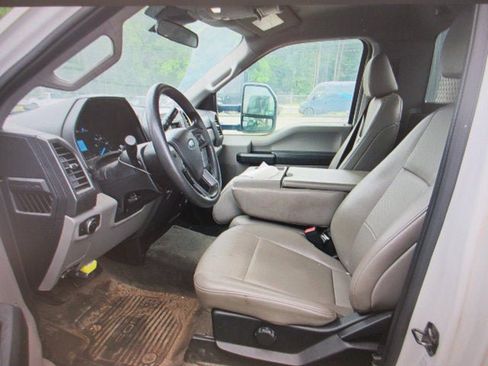 Used 2020 Ford F550 2WD Regular Cab Super Duty image 3