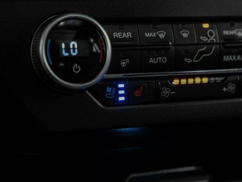 Used 2018 Ford Expedition XLT w/ Equipment Group 202A AWD/4WD image 26