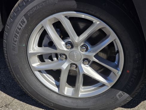 New 2025 Jeep Grand Cherokee Laredo X image 8