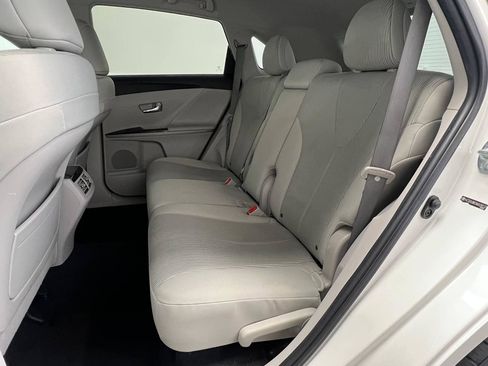 Used 2010 Toyota Venza w/ Convenience Pkg image 10