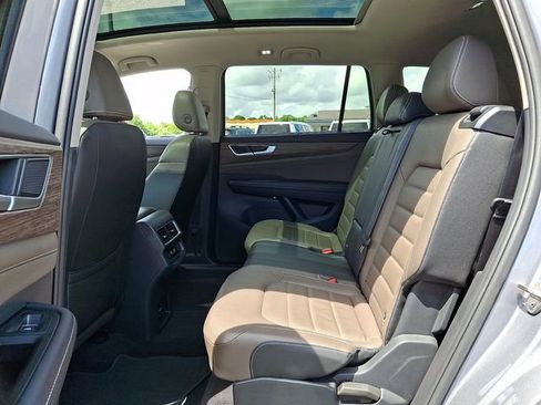 Used 2025 Volkswagen Atlas SEL AWD/4WD image 10
