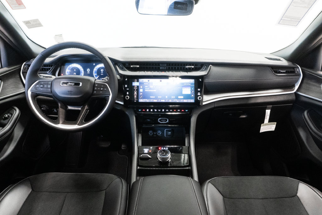 New 2026 Jeep Grand Cherokee L 4WD image 9
