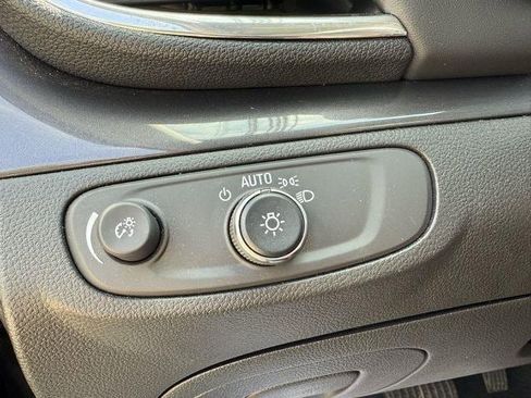 Used 2022 Buick Encore Preferred image 11