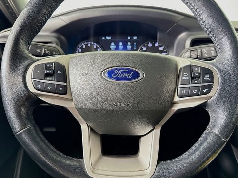 Used 2022 Ford Explorer XLT image 31