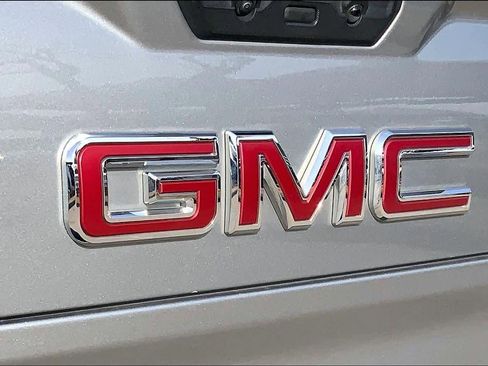 Used 2024 GMC Sierra 1500 SLT image 30