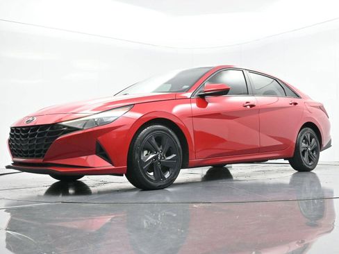 Used 2023 Hyundai Elantra SEL image 43