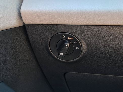 Certified 2023 Volkswagen Taos SE w/ Panoramic Sunroof Package FWD image 29
