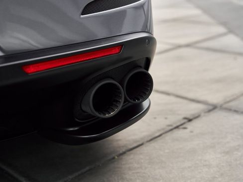 Used 2020 Ferrari GTC4Lusso T image 12