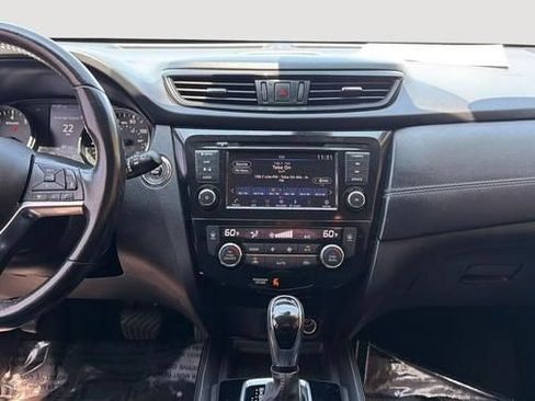 Used 2018 Nissan Rogue SL w/ Premium Package AWD/4WD image 11
