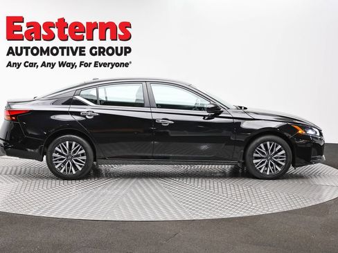 Used 2023 Nissan Altima 2.5 SV AWD/4WD image 4