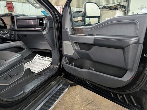 Used 2023 Ford F350 Lariat w/ Tow Technology Package image 6