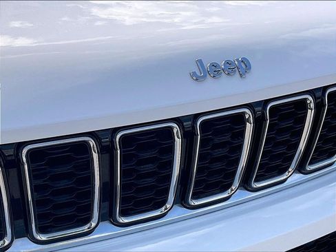 Used 2023 Jeep Grand Cherokee L Limited AWD/4WD image 31
