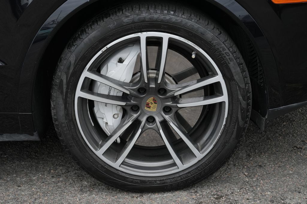 Used 2019 Porsche Cayenne Turbo AWD/4WD image 16