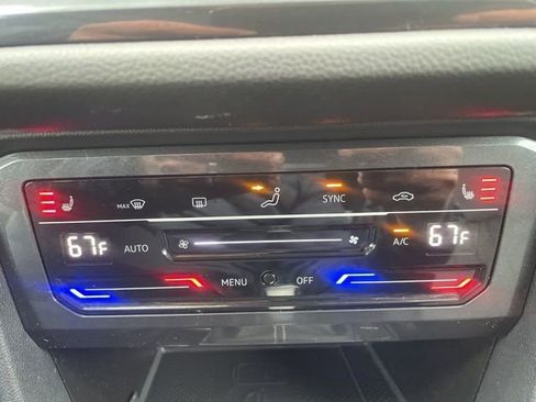 Certified 2024 Volkswagen Tiguan SE w/ Panoramic Sunroof Package image 23