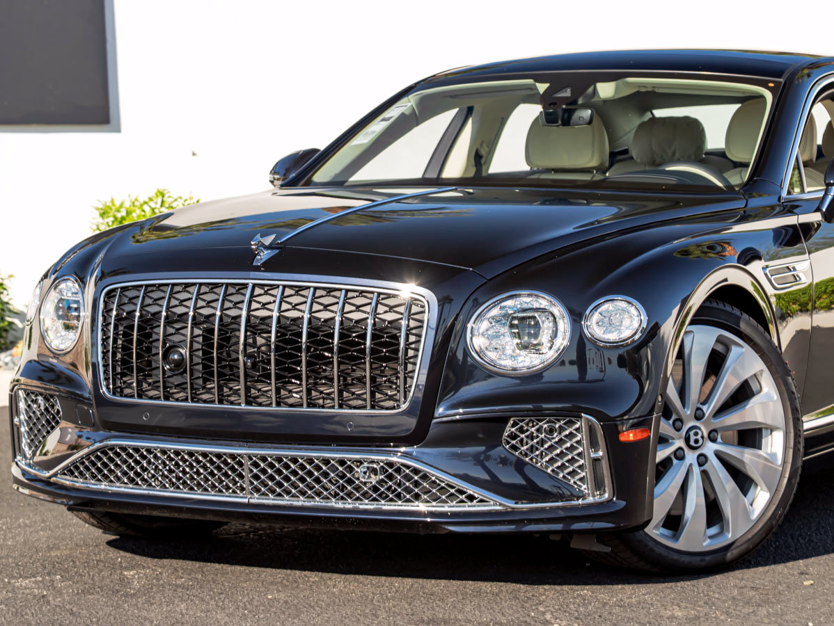 Used 2026 Bentley Flying Spur Azure AWD/4WD image 8