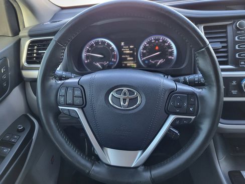 Used 2019 Toyota Highlander Limited Platinum image 9