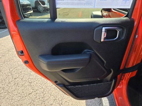 Used 2023 Jeep Wrangler Unlimited Rubicon image 16