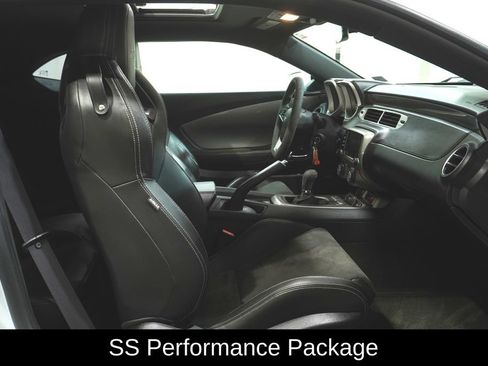 Used 2015 Chevrolet Camaro SS w/ SS Performance Package RWD image 2