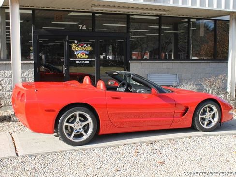Used 2004 Chevrolet Corvette Convertible w/ Preferred Equipment Group image 14