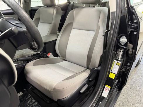 Used 2017 Toyota Corolla LE w/ Carpet Mat Package (TMS) FWD image 19