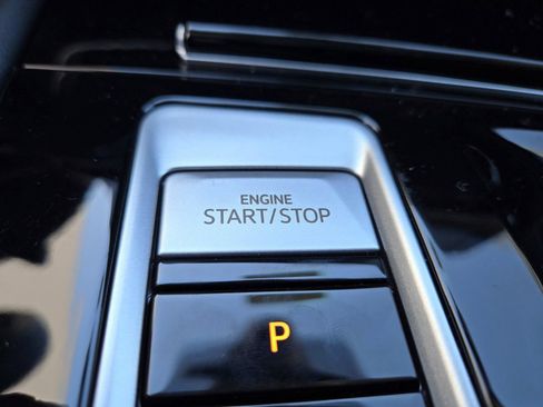 Used 2025 Volkswagen Atlas SEL image 16