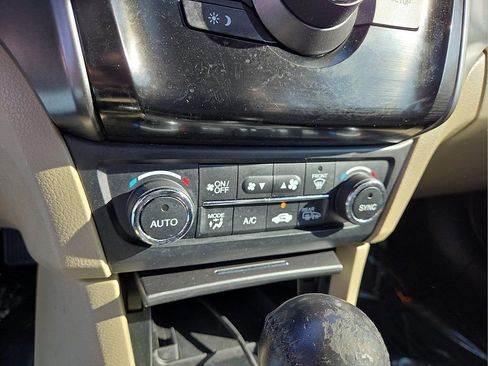 Used 2013 Acura ILX w/ Premium Package image 17