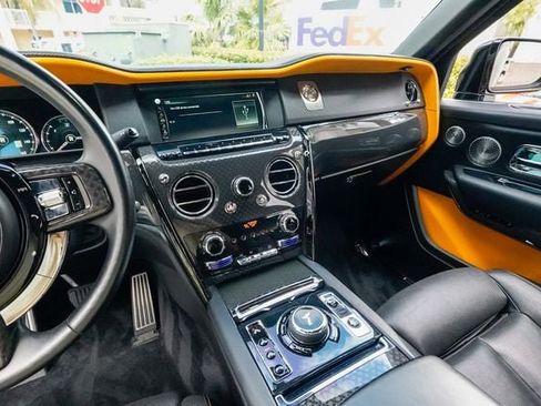 Used 2020 Rolls-Royce Cullinan Black Badge image 65