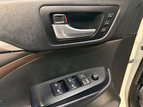 Used 2018 Toyota Highlander Limited image 23