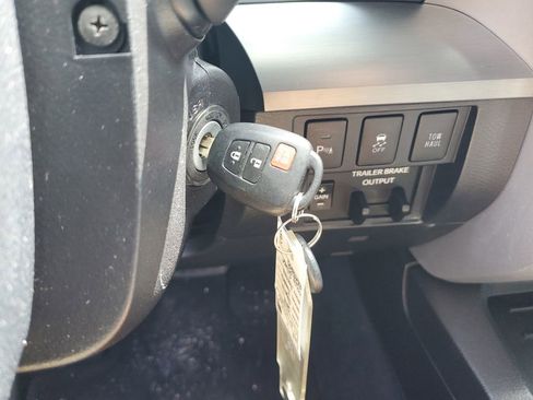 Used 2018 Toyota Tundra Platinum image 28