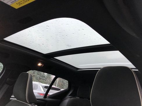 Used 2022 Volvo XC40 T5 R-Design w/ Advanced Package image 15