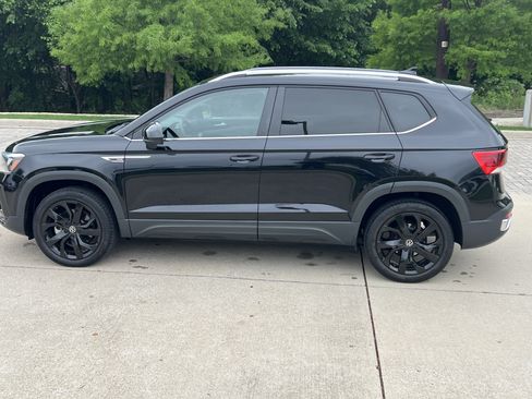 Certified 2023 Volkswagen Taos SE w/ Panoramic Sunroof Package FWD image 7