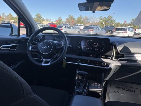Used 2024 Kia Sportage LX image 3