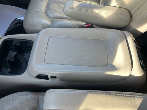 Used 2002 Chevrolet Suburban LT image 32