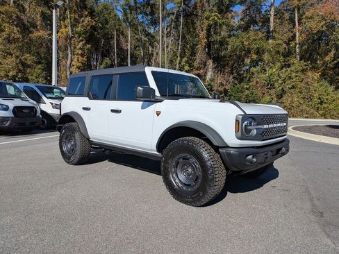 New 2025 Ford Bronco Badlands w/ Sasquatch Package image 2