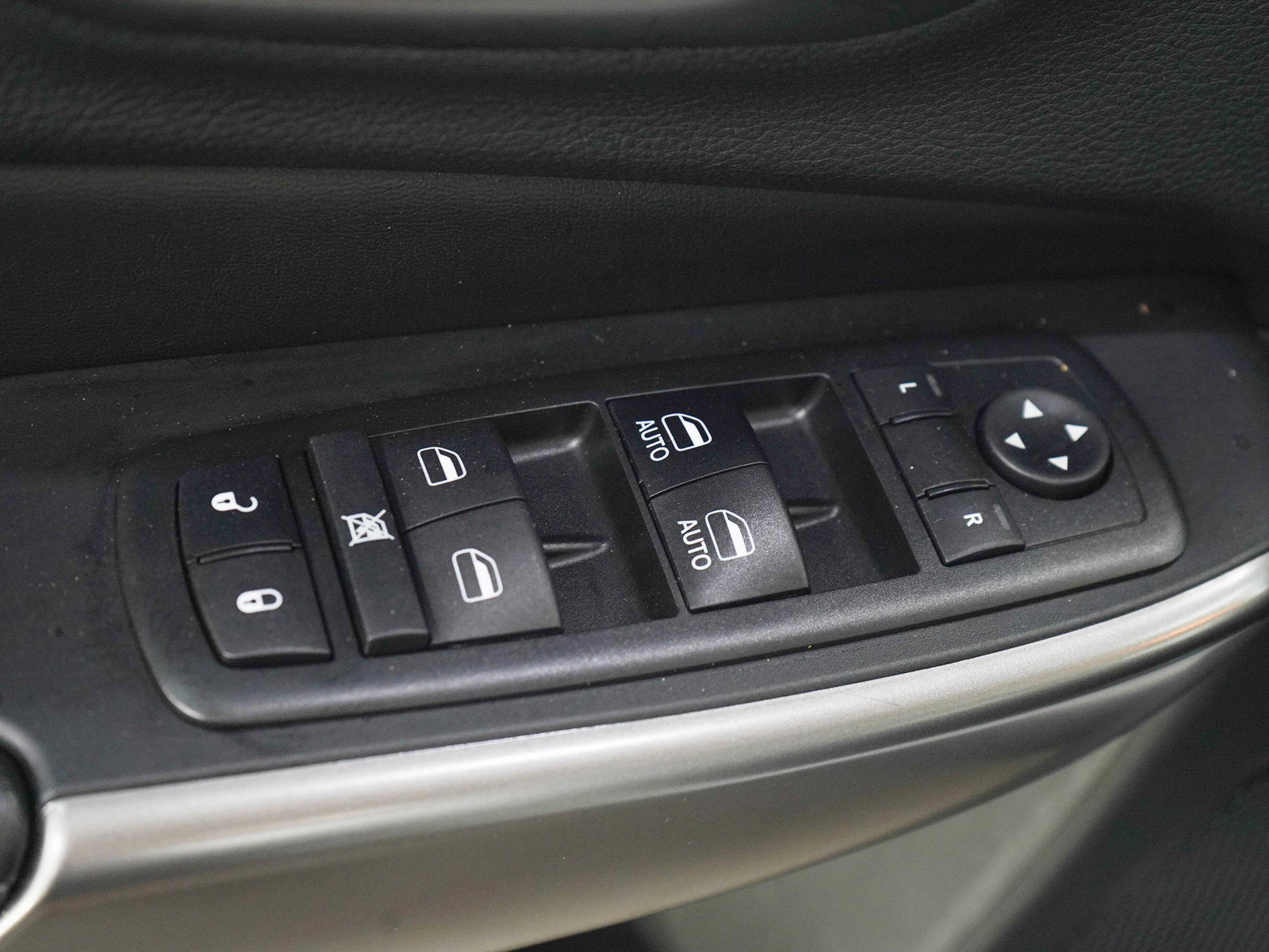 Used 2019 Jeep Cherokee Limited w/ Luxury Group AWD/4WD image 20