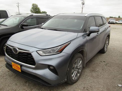 Used 2020 Toyota Highlander Limited image 1