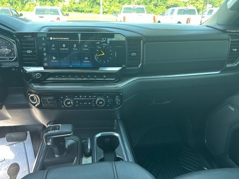 Used 2025 Chevrolet Silverado 1500 LTZ AWD/4WD image 13