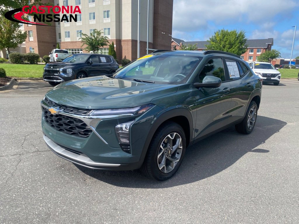 Used 2025 Chevrolet Trax LT w/ LT Convenience Package FWD image 11