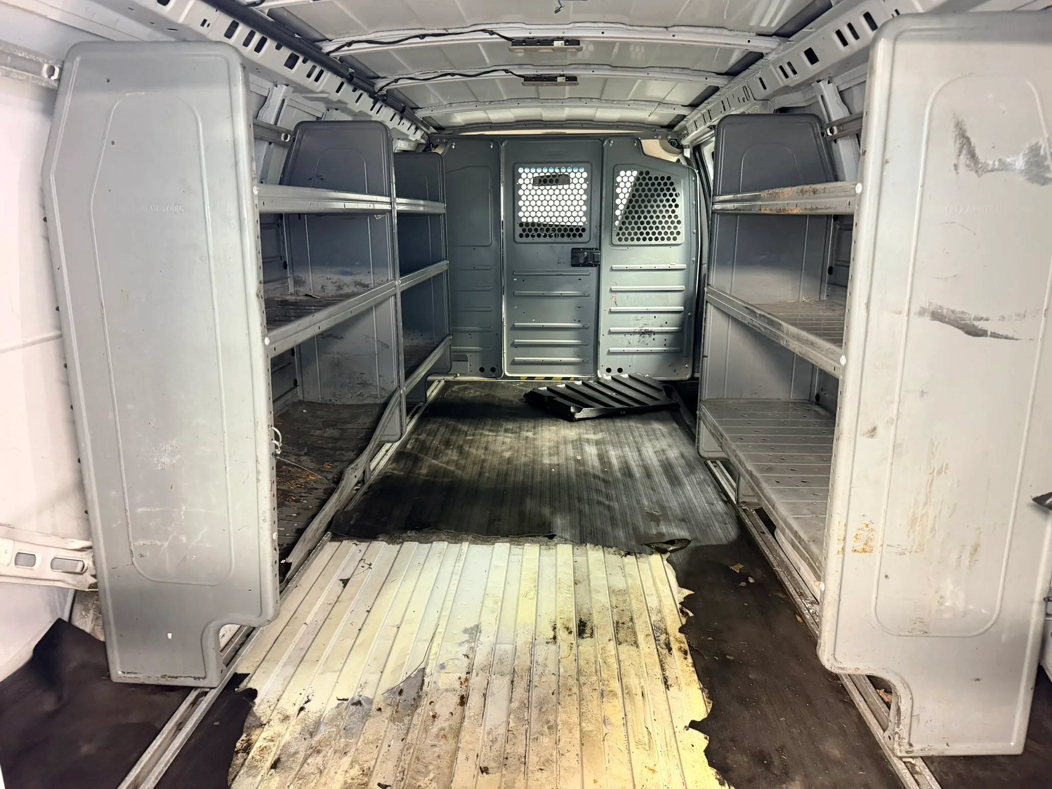 Used 2016 Chevrolet Express 3500 Extended RWD image 13