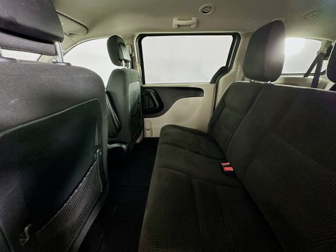 Used 2018 Dodge Grand Caravan SE w/ UConnect Hands-Free Group FWD image 21