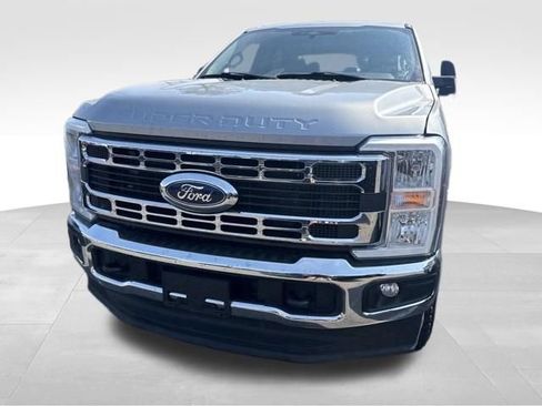 Used 2023 Ford F350 XLT AWD/4WD image 3