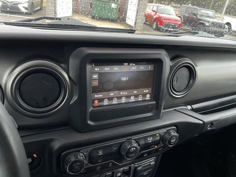 Used 2023 Jeep Gladiator Sport image 16