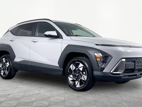 Used 2025 Hyundai Kona SEL AWD/4WD image 2