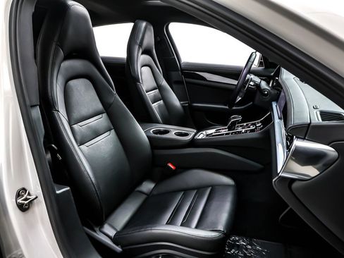 Used 2019 Porsche Panamera image 6