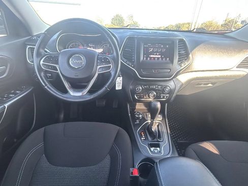 Used 2019 Jeep Cherokee Latitude w/ Cold Weather Group AWD/4WD image 25