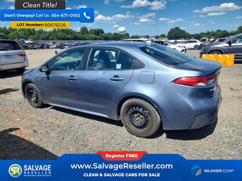 Used 2021 Toyota Corolla LE FWD image 3
