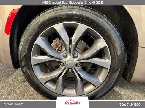 Used 2017 Chrysler Pacifica Limited w/ UConnect Theater Package image 10